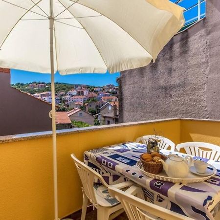 Tin 2 Apartment Vrbnik Bagian luar foto