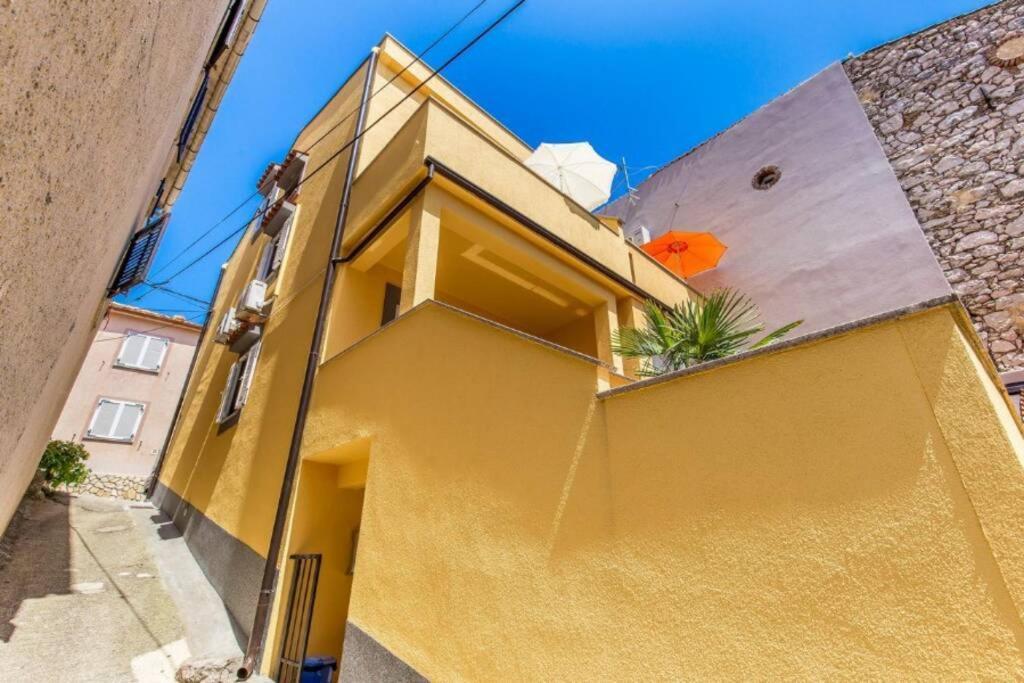 Tin 2 Apartment Vrbnik Bagian luar foto
