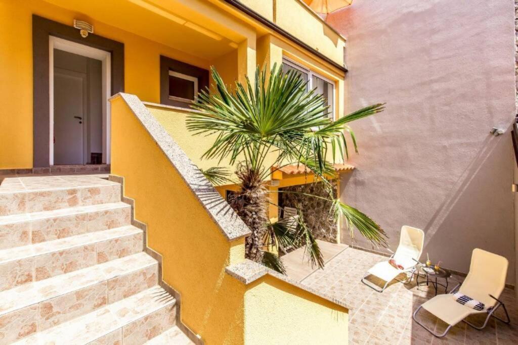 Tin 2 Apartment Vrbnik Bagian luar foto